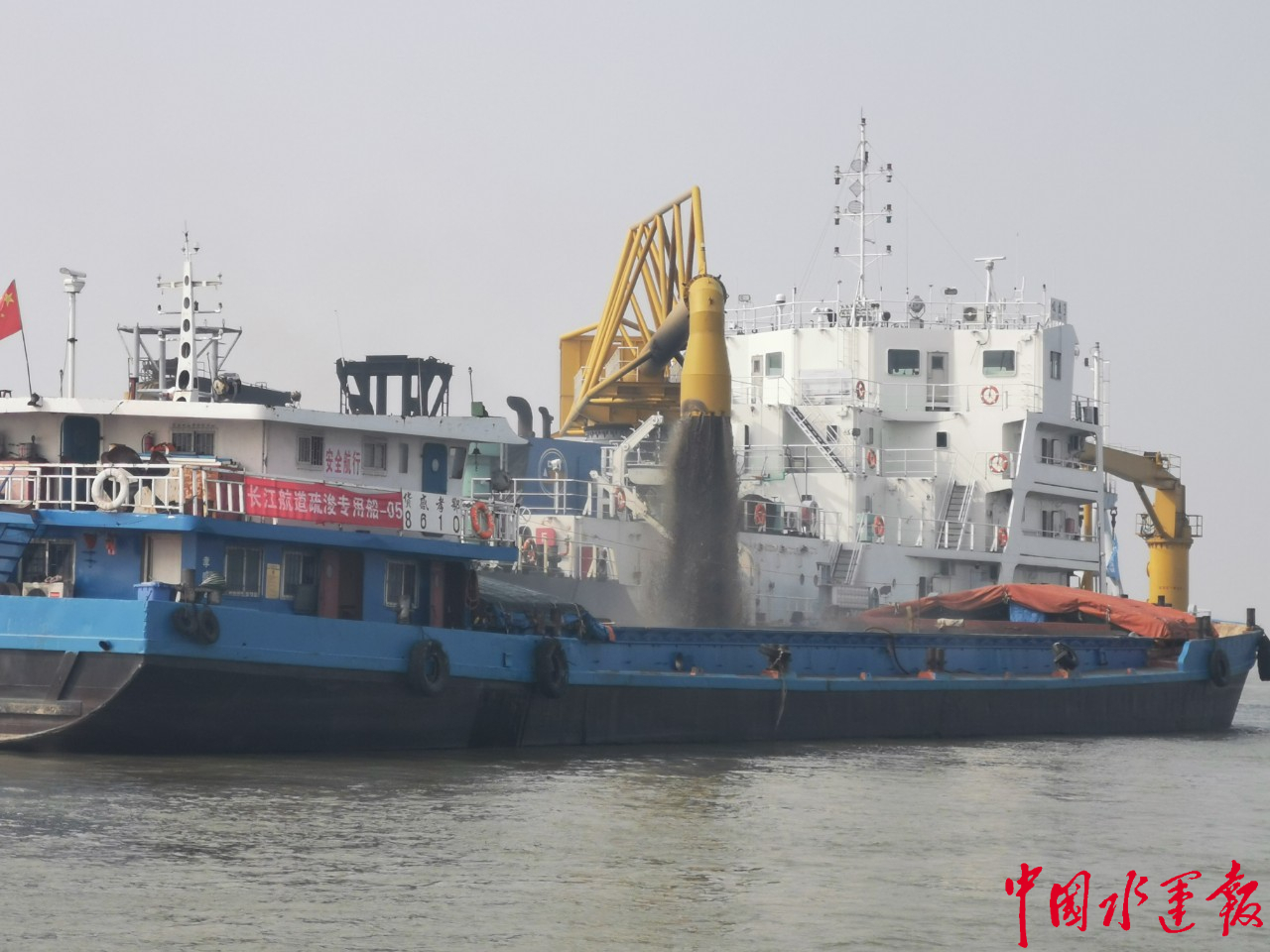 4.为保春运正在疏浚的吸盘“3号”(樊雪菲 摄) (2).jpg
