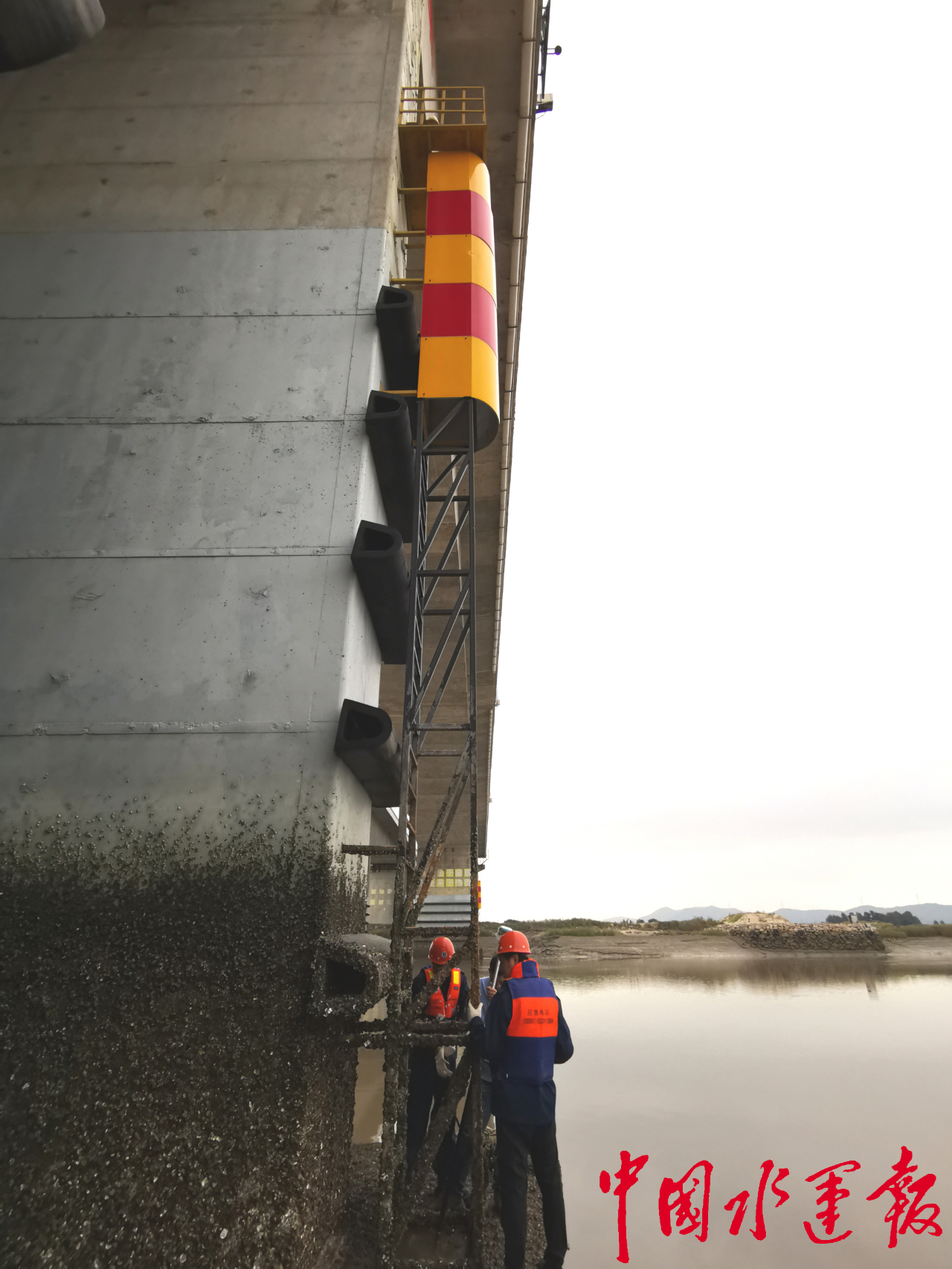 福州航标处完成海口大桥10座桥梁标志技术测定工作