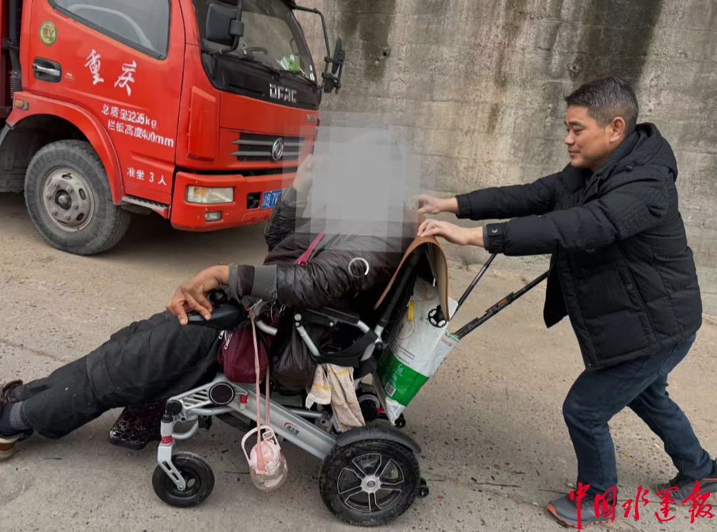 残疾老人在云阳江边不慎落水他们挺身而出(图2)