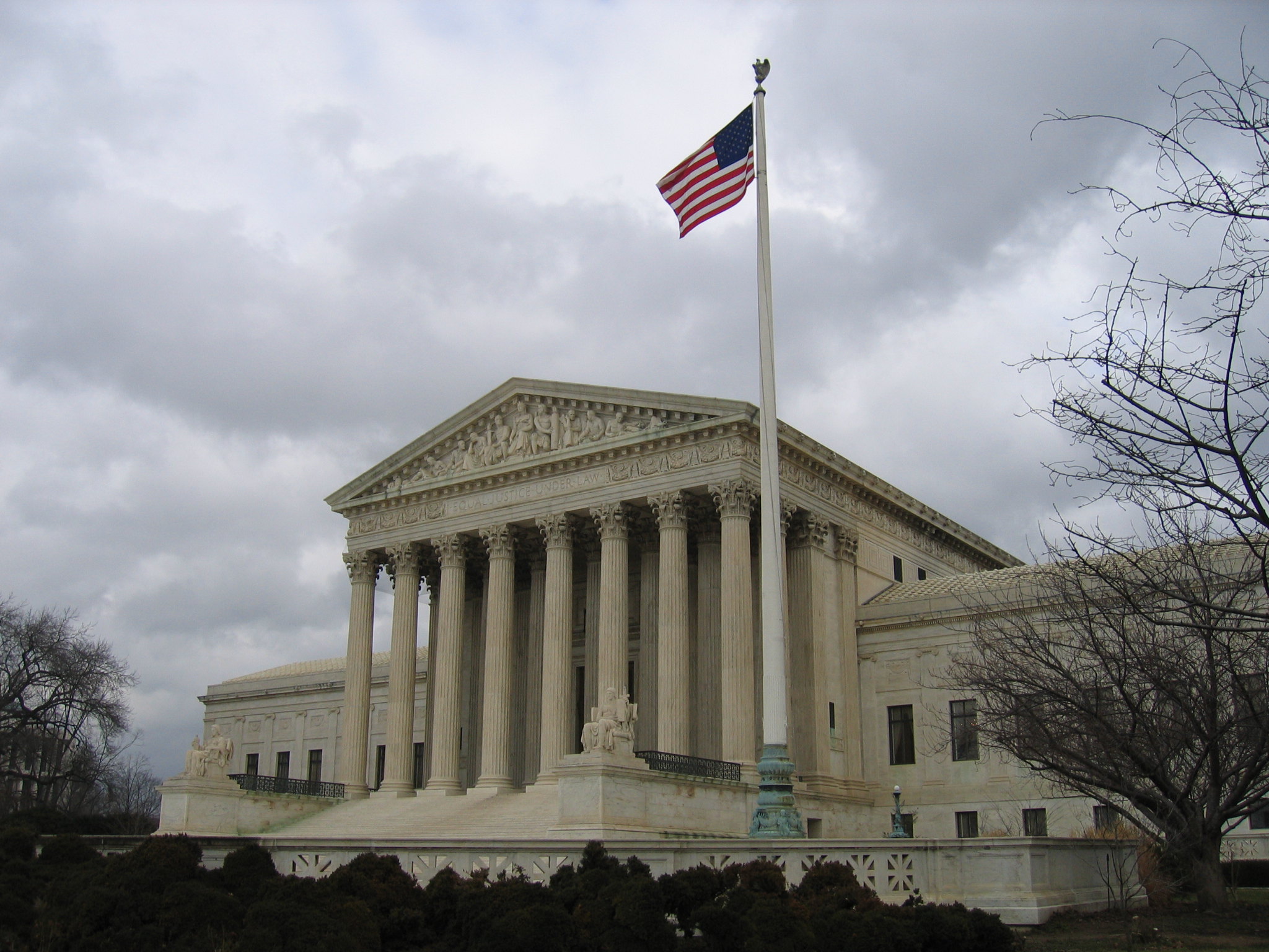 美国法院批准韩进破产保护韩进海运船停靠美国港口