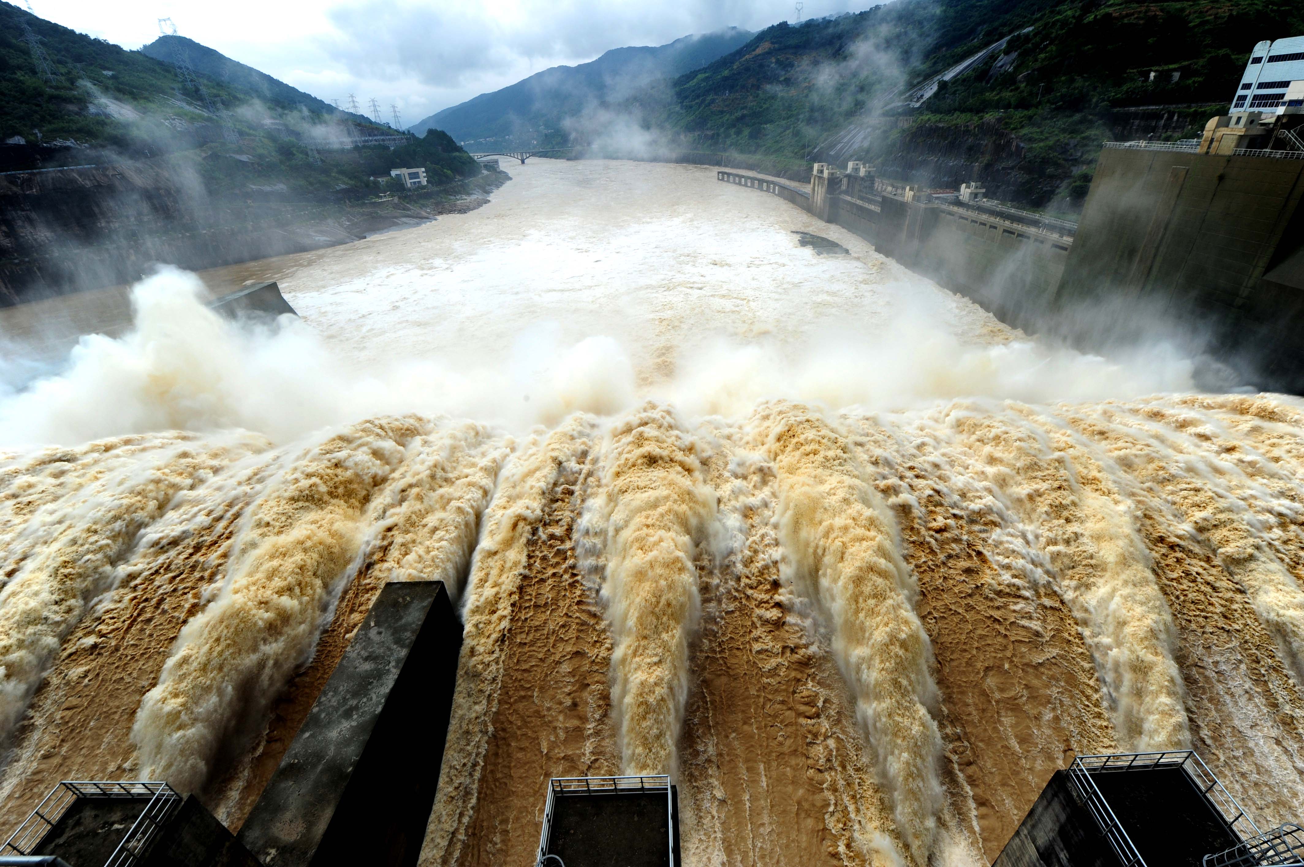 福建闽江最大洪水安全过坝