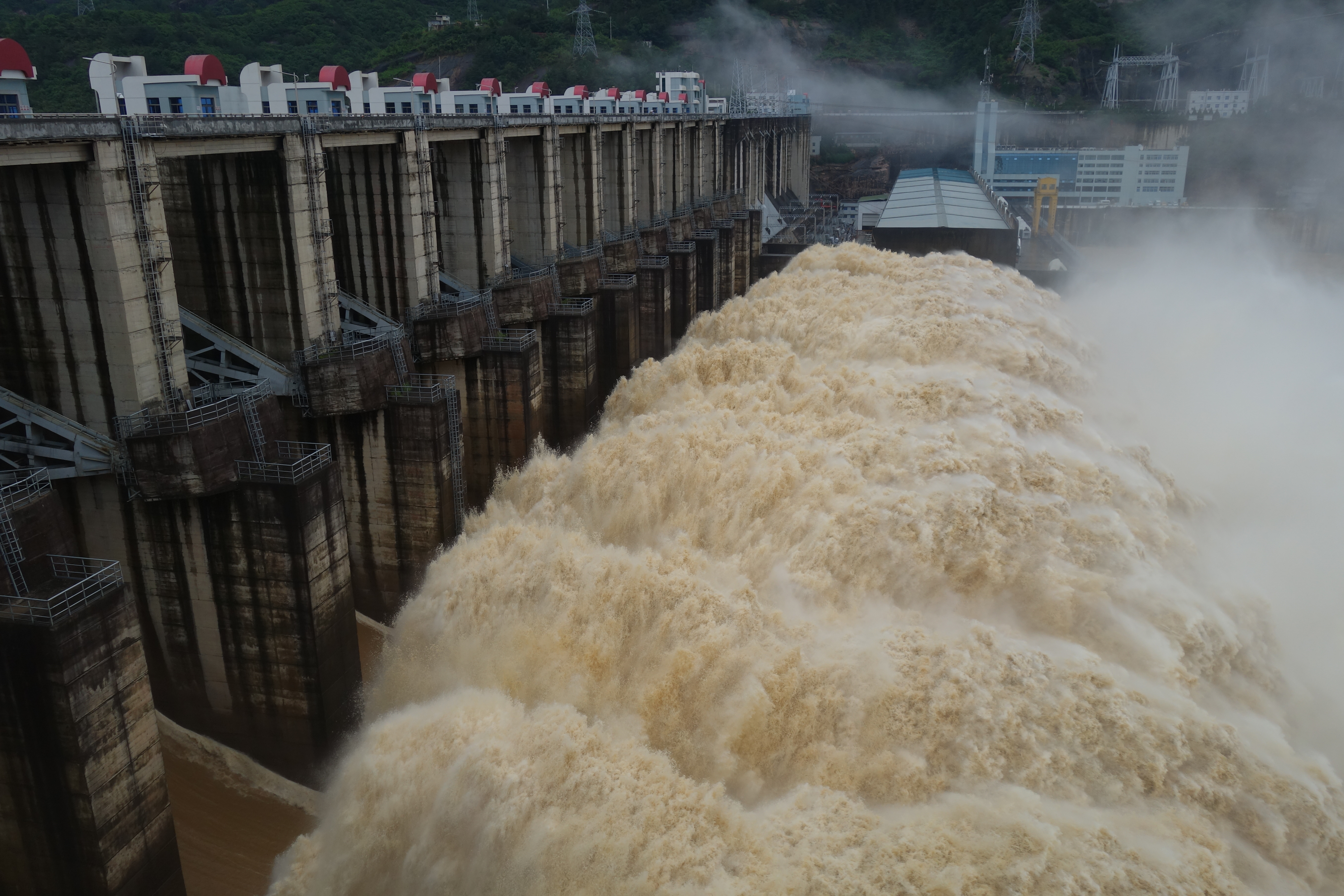 水口大坝持续泄洪 福州地方海事部门连续作战保安全