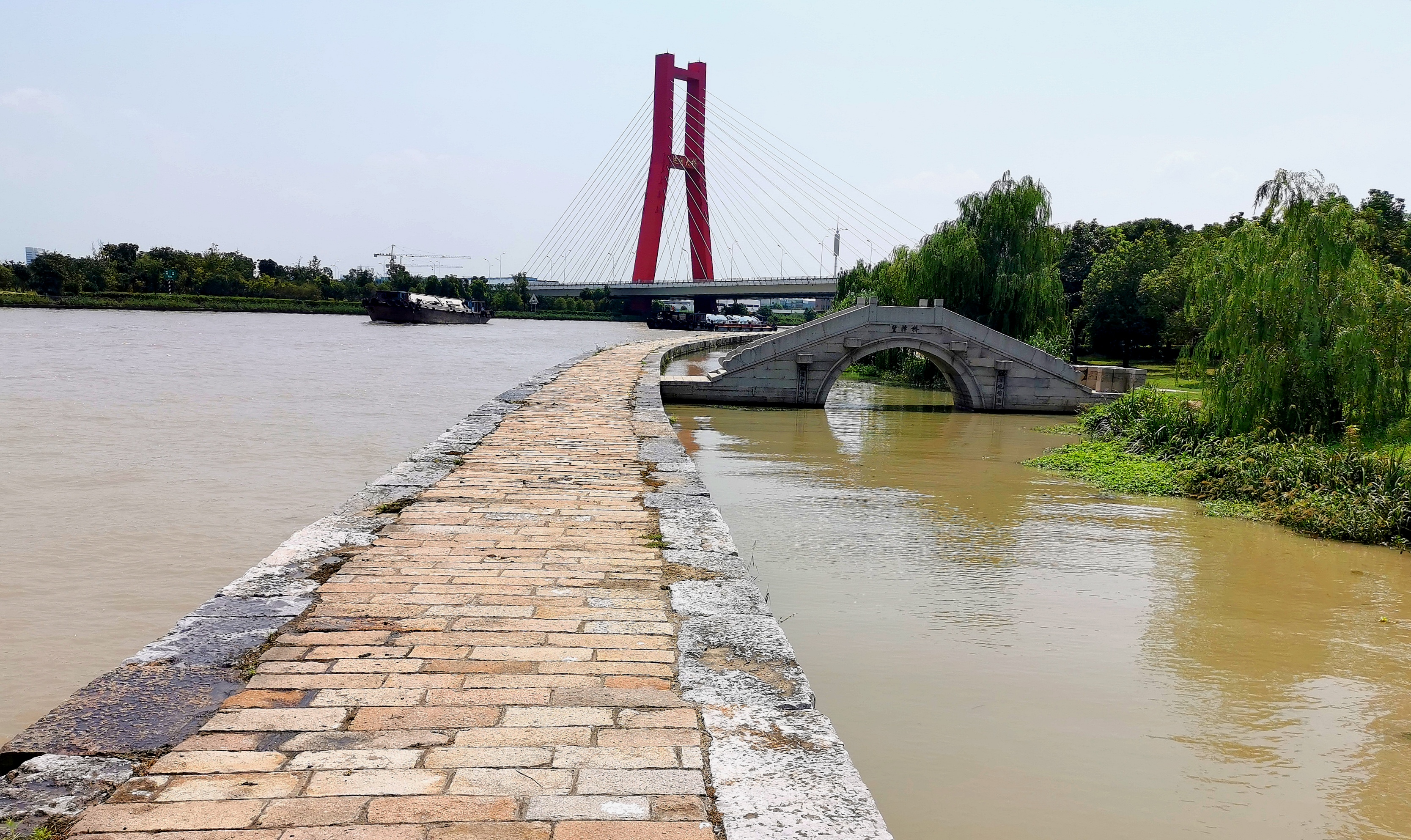 吴江运河上的古纤道遗址 图:于之淇