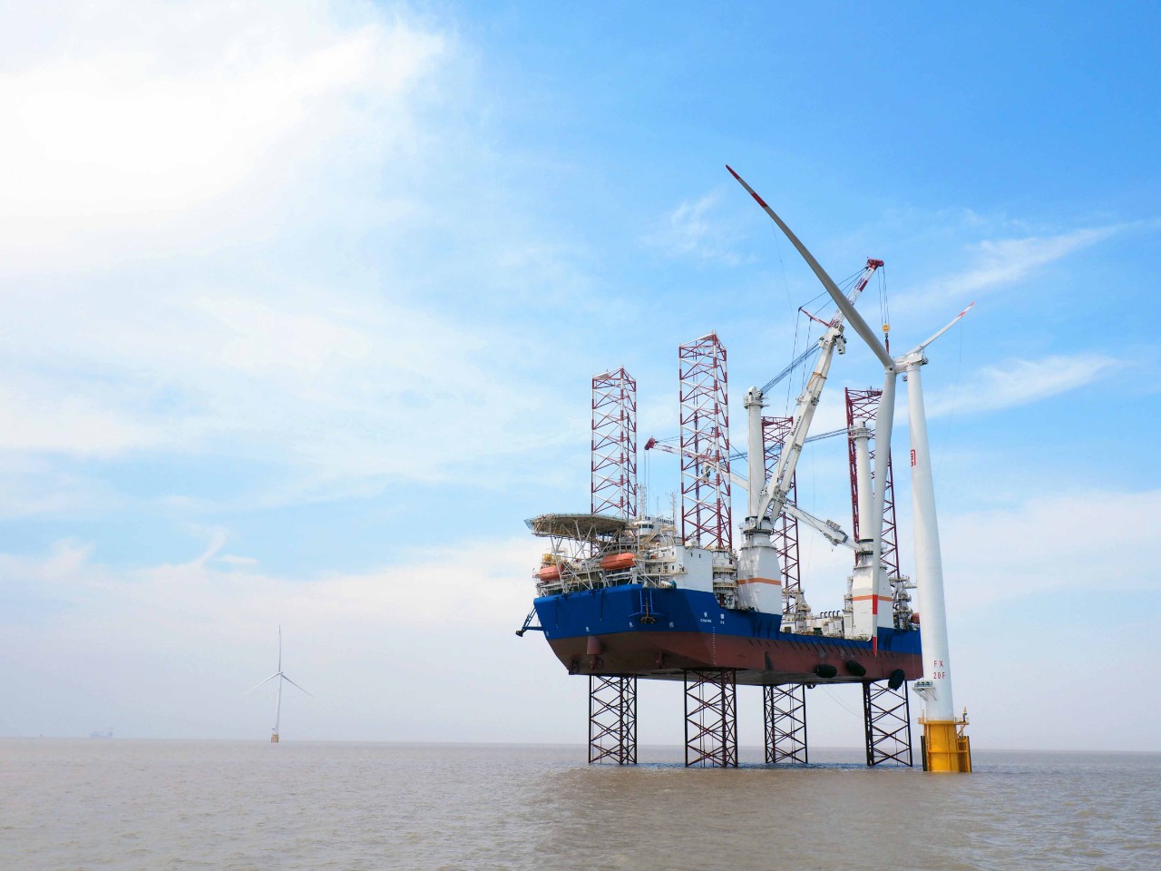 江苏滨海300兆瓦海上风电项目完成全部所有风机基础工程圆满完成施工