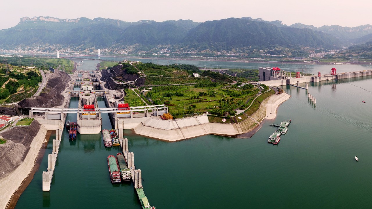 长江中游航道湖北宜昌至武汉626公里其中枝城-城陵矶348公里俗称"荆江