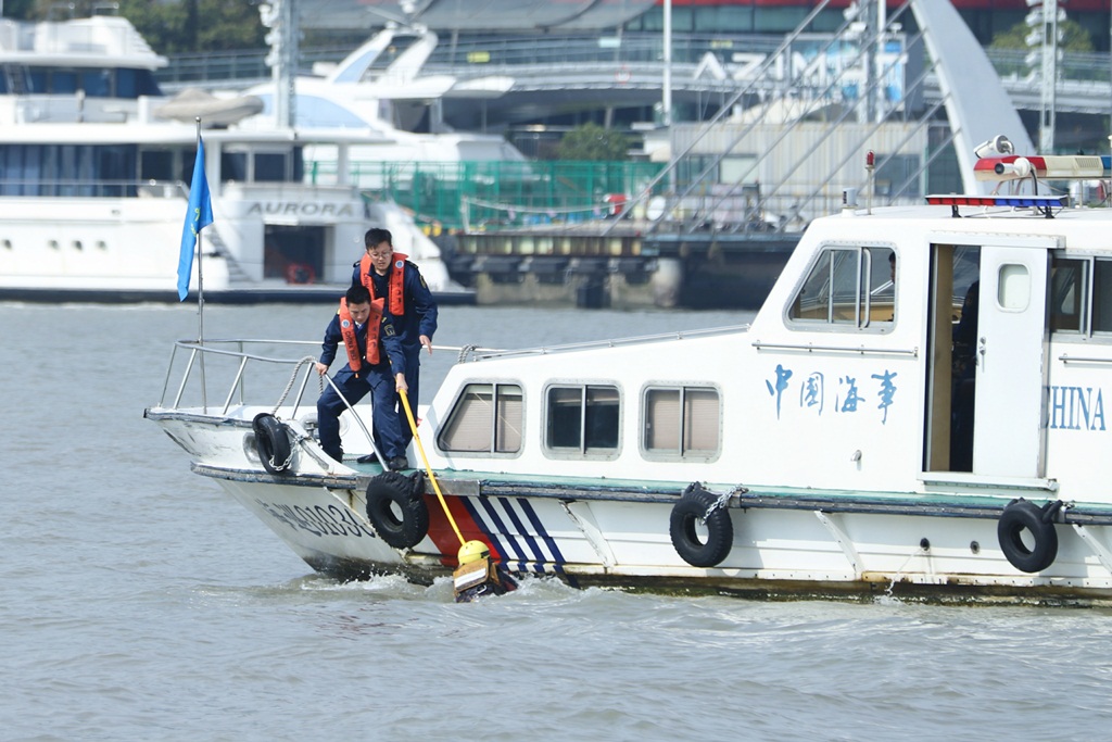 上海海事局組織開展進博會黃浦江核心區水域突發事件應急演練