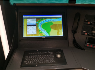 老式的荧光屏雷达,在过去航海中,船长视为最重要的导航仪器,一般航海