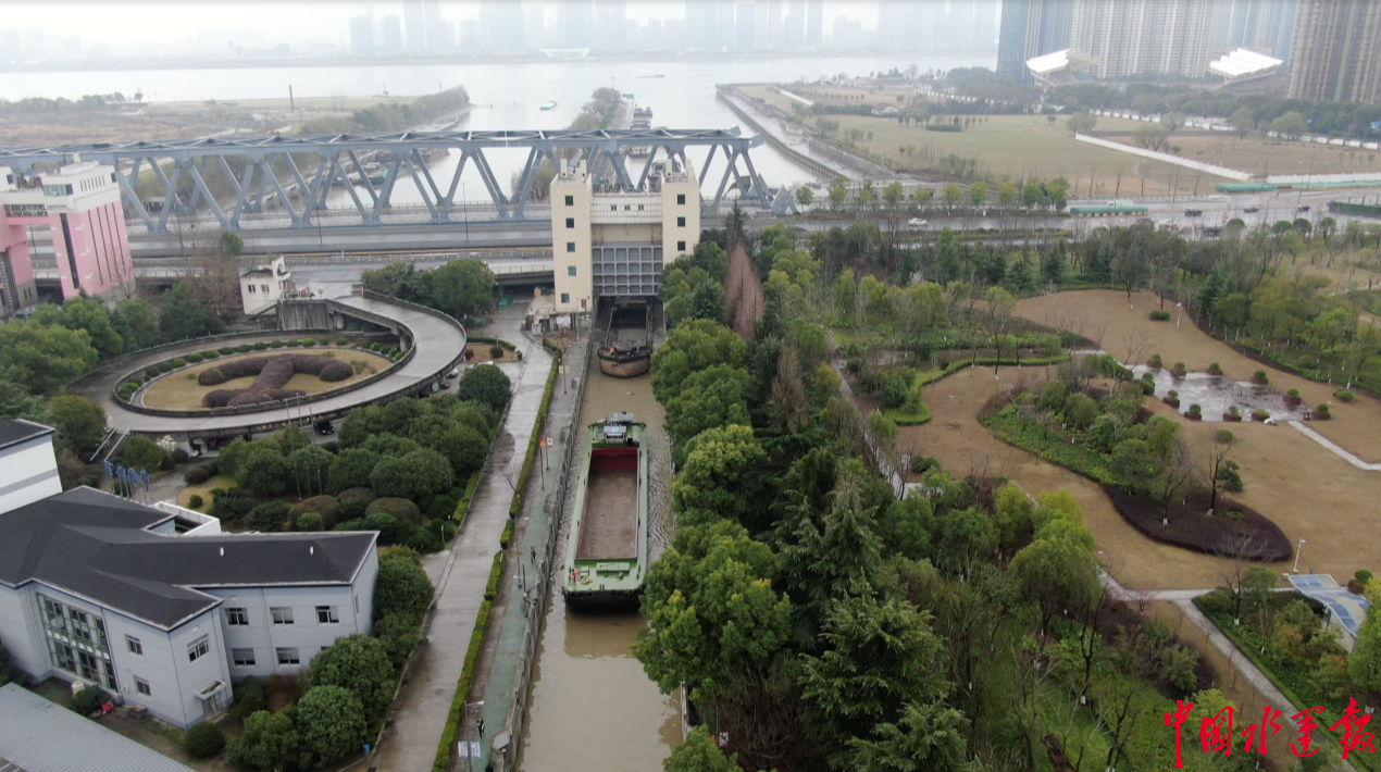 较原计划提前4天 杭州三堡二线船闸恢复试运行