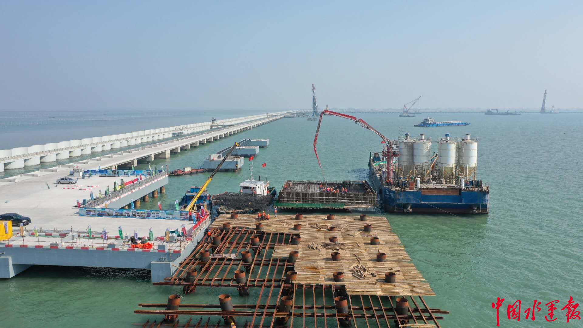 连云港市盛虹炼化一体化配套港储项目码头工程正式复工建设