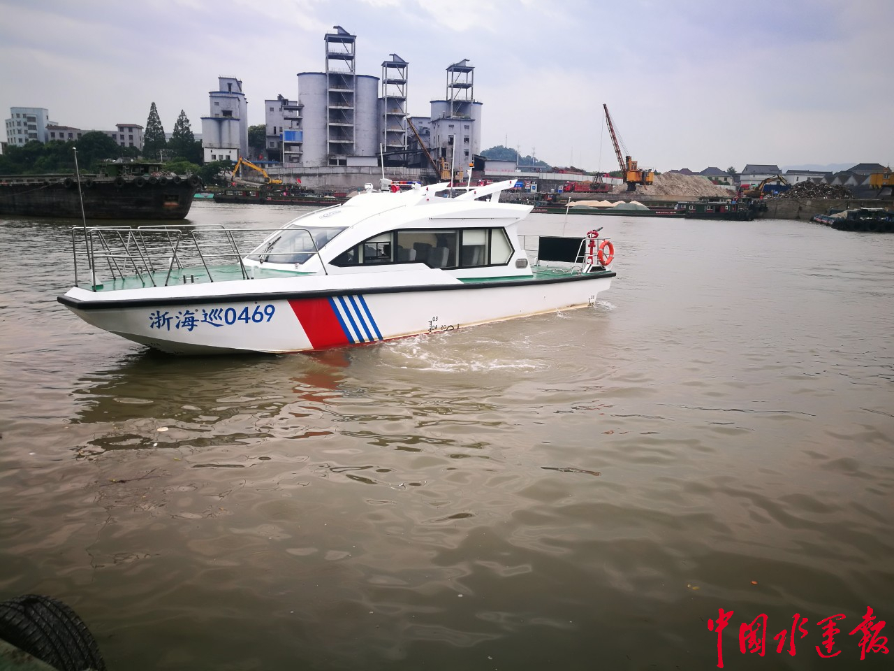 诸暨首艘全铝合金新型高速海巡艇列编投用