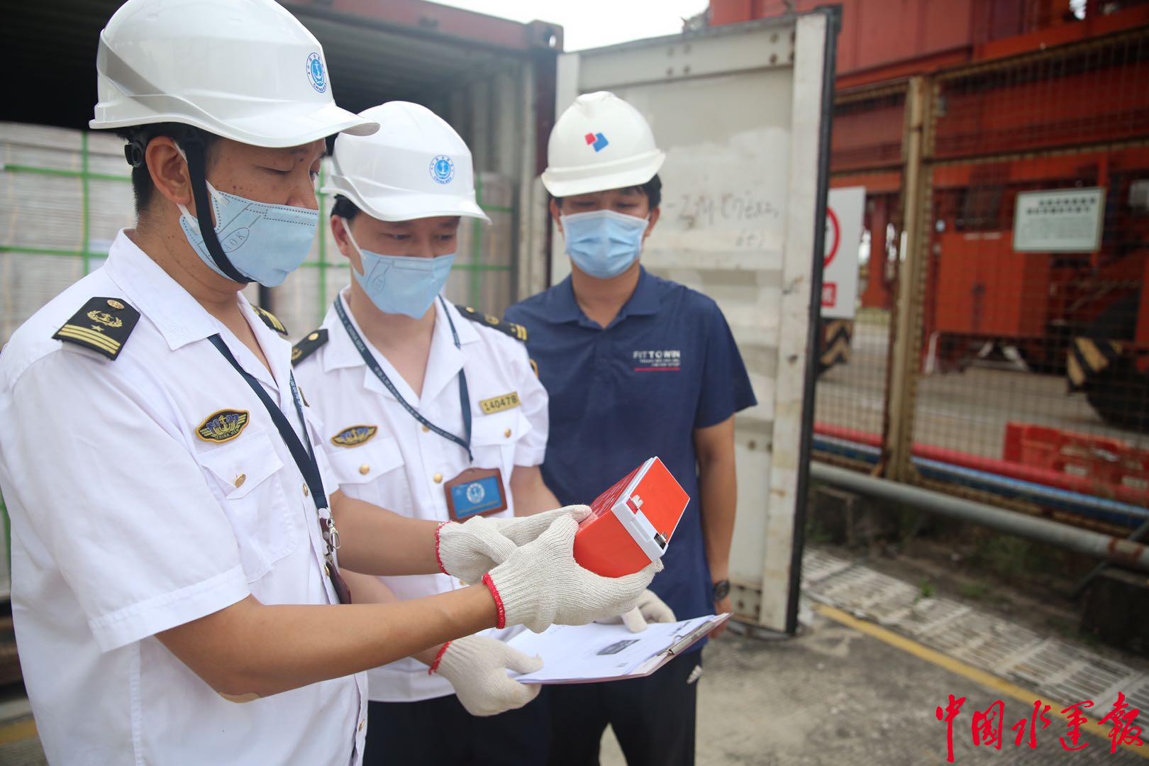 深圳大铲海事开展危险品专项检查