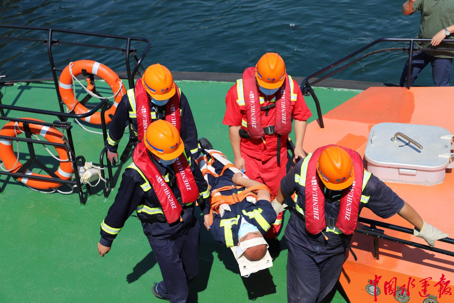 大连海事局大港海事处与大连港轮驳公司组织开展2020年海上应急联合