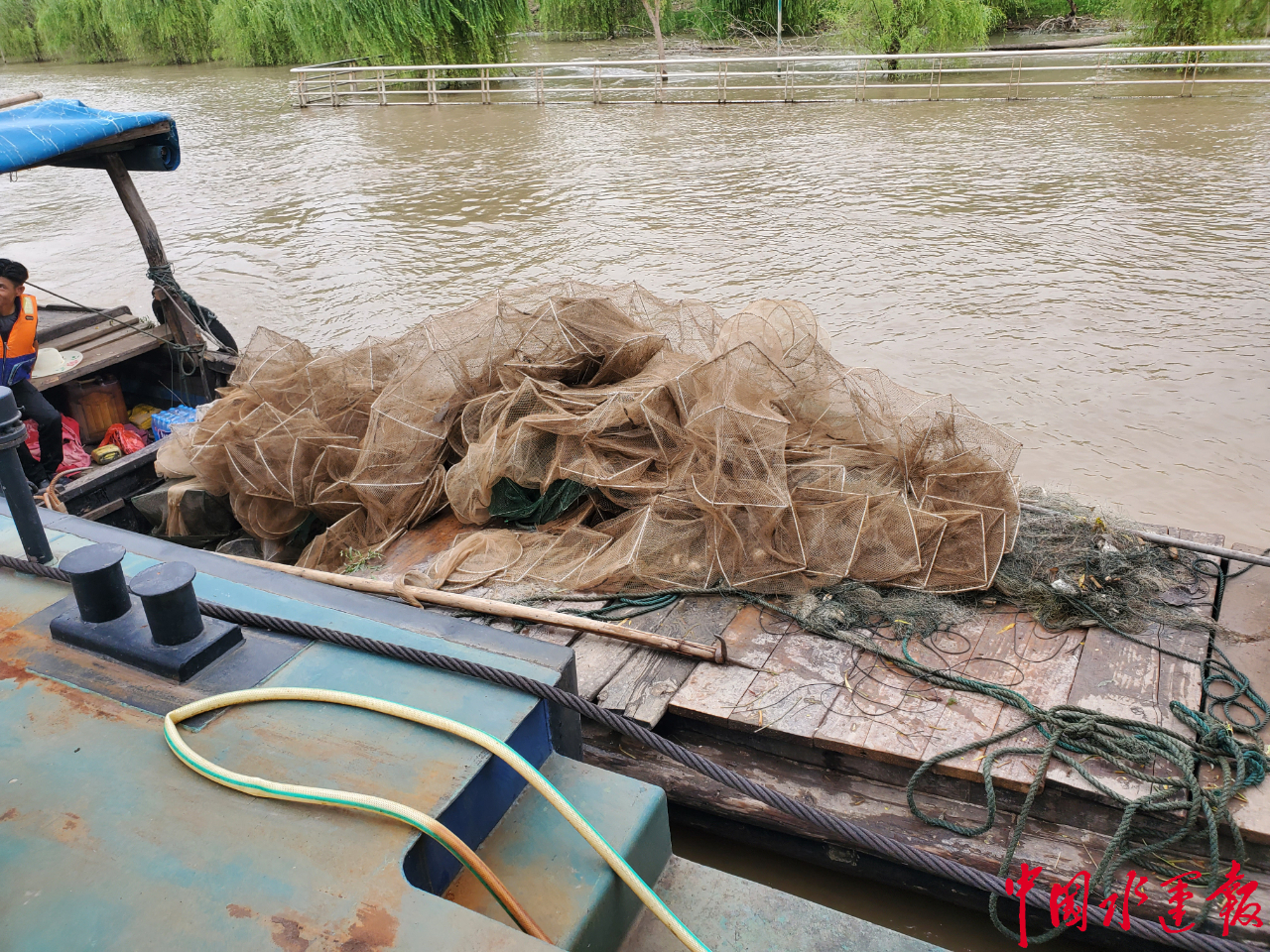 长航芜湖公安联合繁昌县农业农村局,荻港镇政府开展打击长江非法捕捞