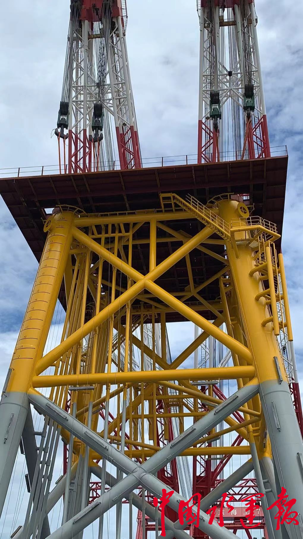 国内首座斜桩植入嵌岩导管架基础圆满完成施工