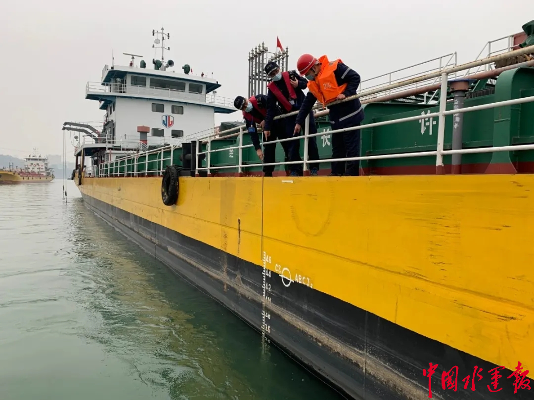 三峡通航安全疏散因吃水受限滞留危险品船舶52艘