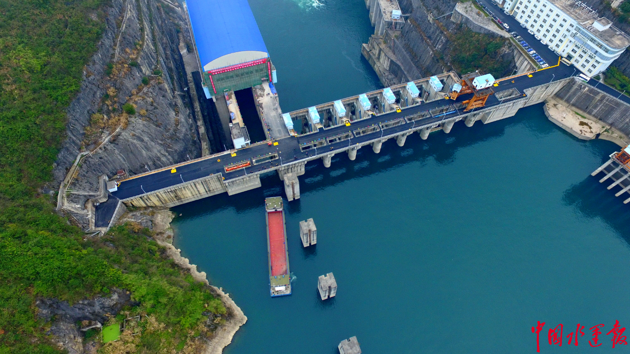 船舶通过思林水电站服务"保姆式"提升民众幸福感"请问是周师傅吗?