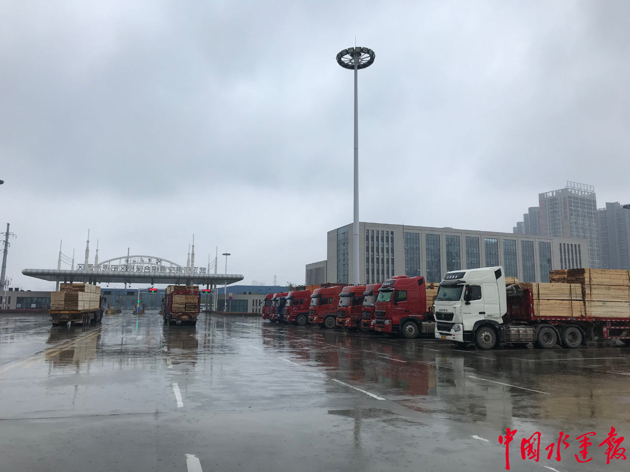 武汉新港空港综合保税区阳逻港园区一季度进出口货值同比增长7274