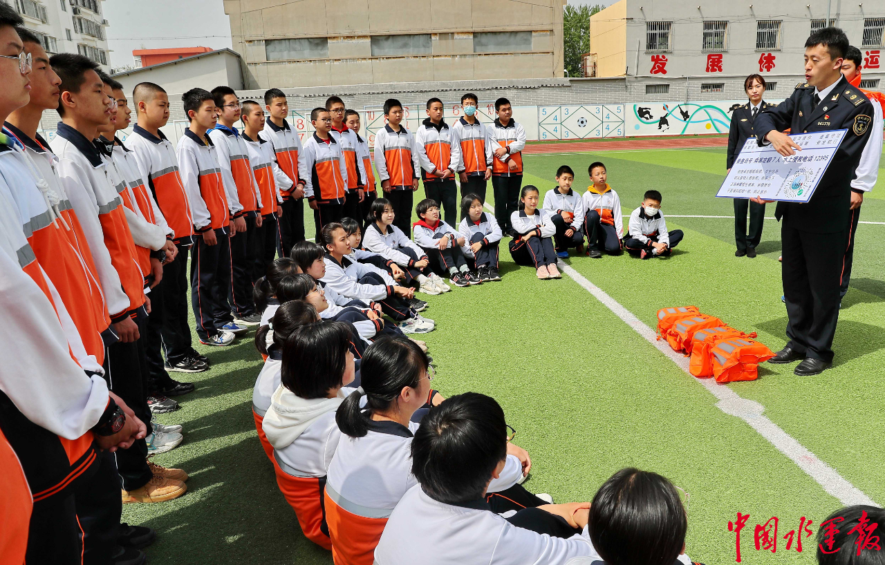 河北省秦皇岛海事局,秦皇岛市第十中学联合开展"水上安全知识进校园"