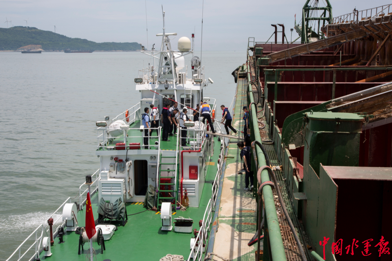 67查处124艘次向公安海警移送21人温州市重拳出击整治非法砂石船