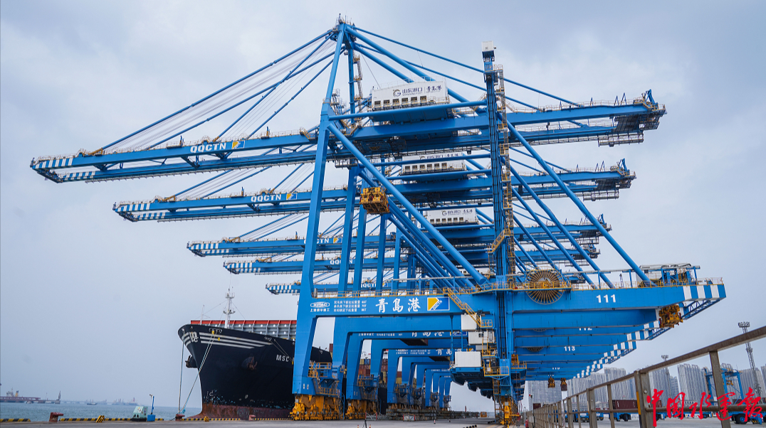 1自然箱/小时02山东港口青岛港桥吊单机效率再次刷新世界纪录