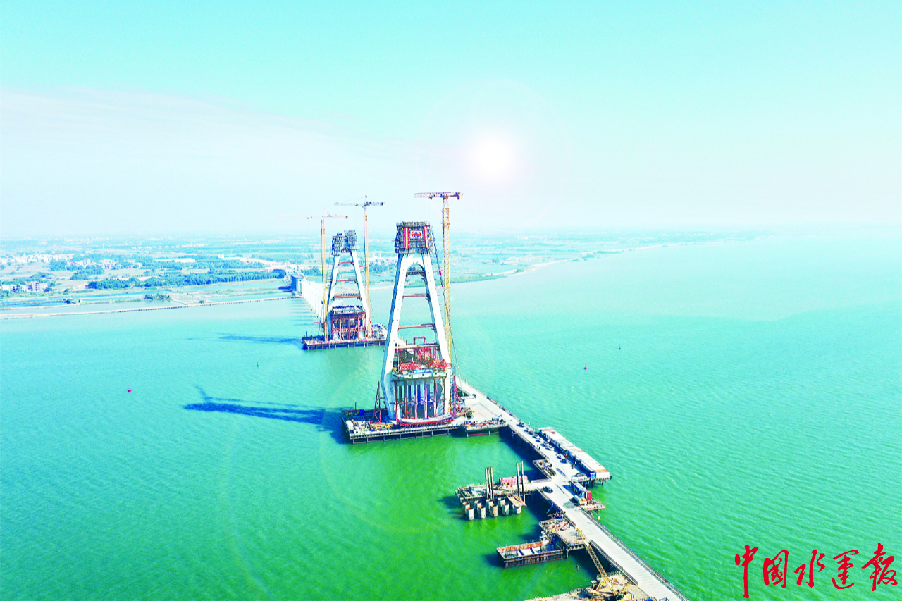 南三岛大桥主桥南主塔封顶