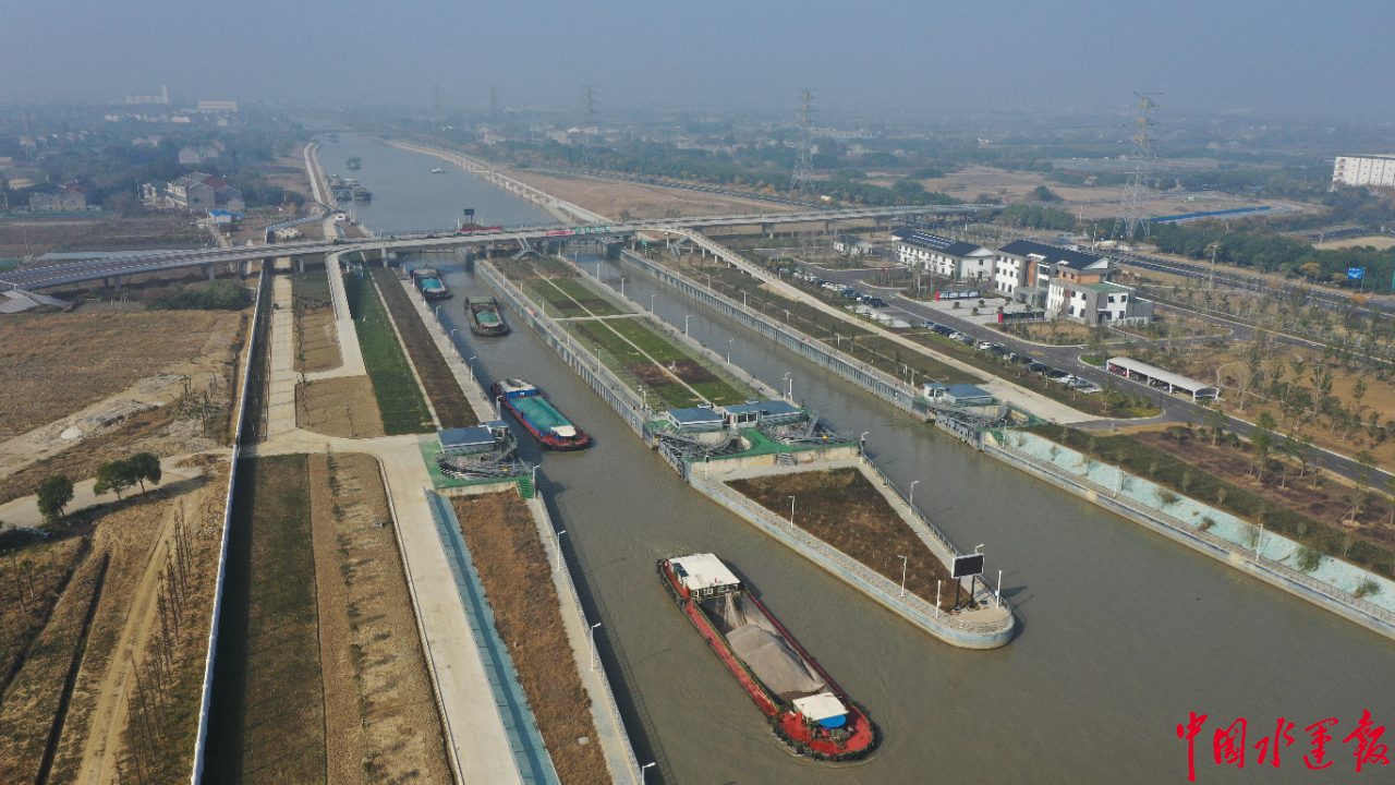 常州首座双线交通船闸前黄船闸前黄船闸正式运行