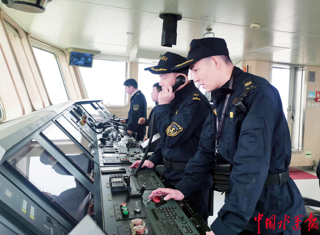 舟山海事渔政开展春节前公告航路联合巡航执法