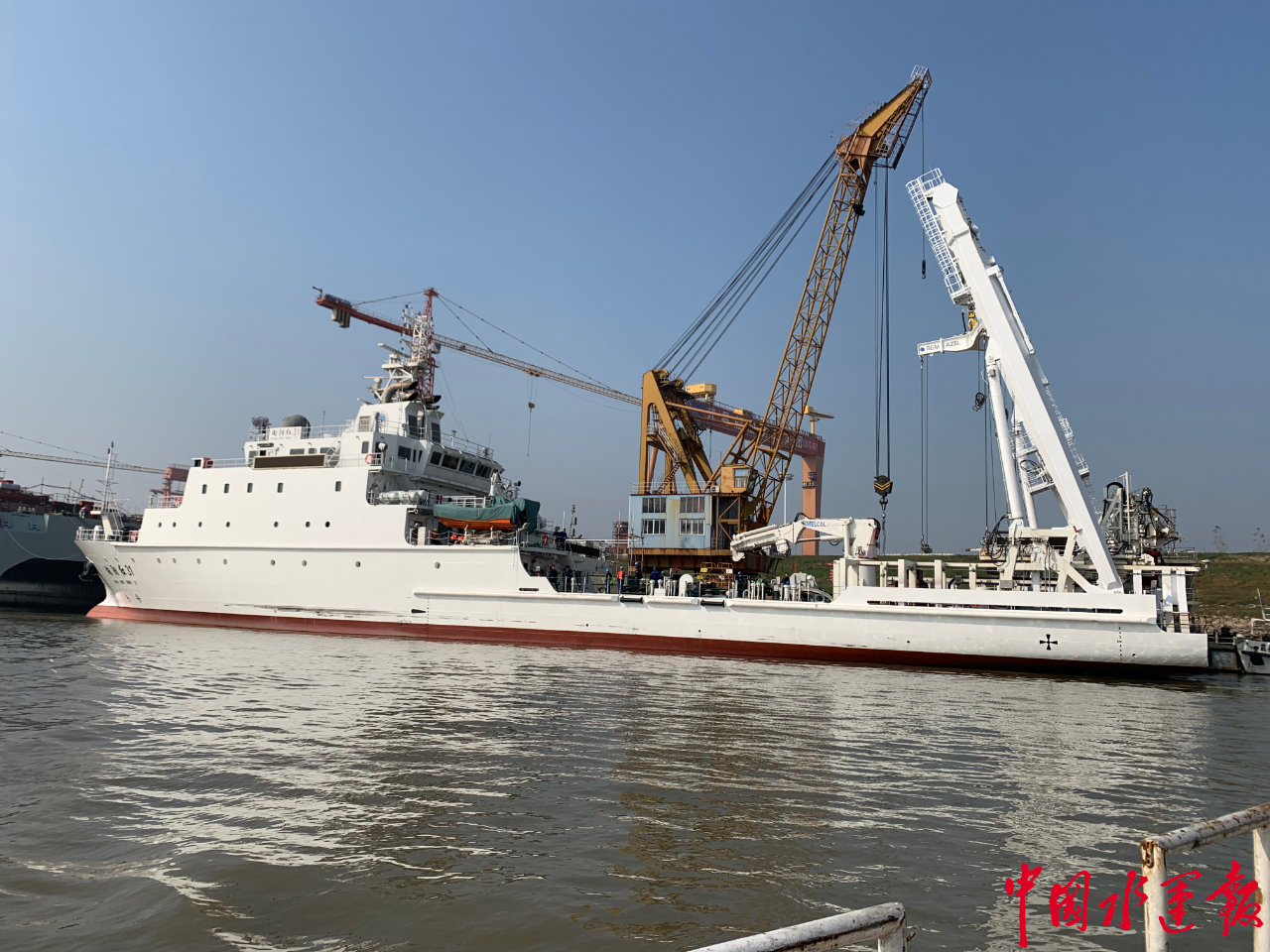 南海首艘3000吨级新型海洋浮标作业船向阳红31成功交付入列