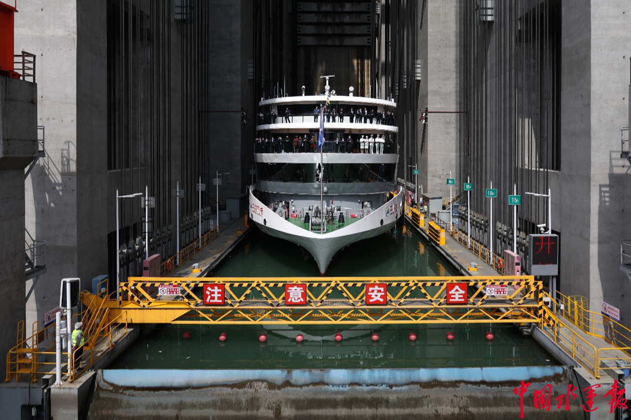 三峡升船机月运行总厢次创新高