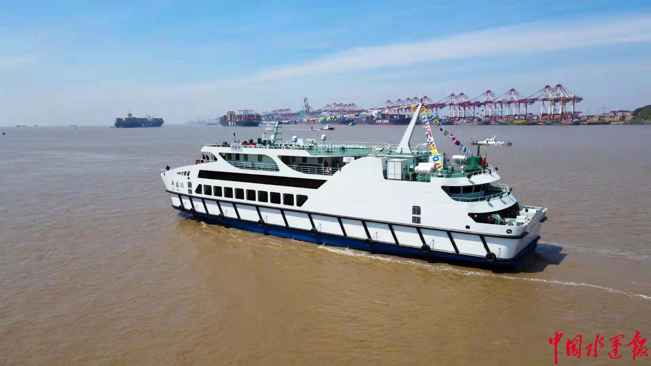 洋山港大小洋山客运线新增一艘客滚船