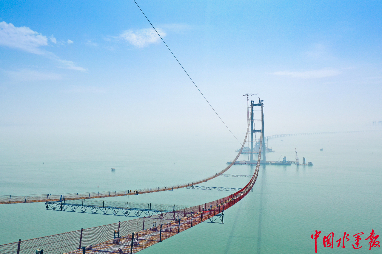 大桥猫道是悬索桥施工时架设在主缆之下,平行于主缆的线形临时施工