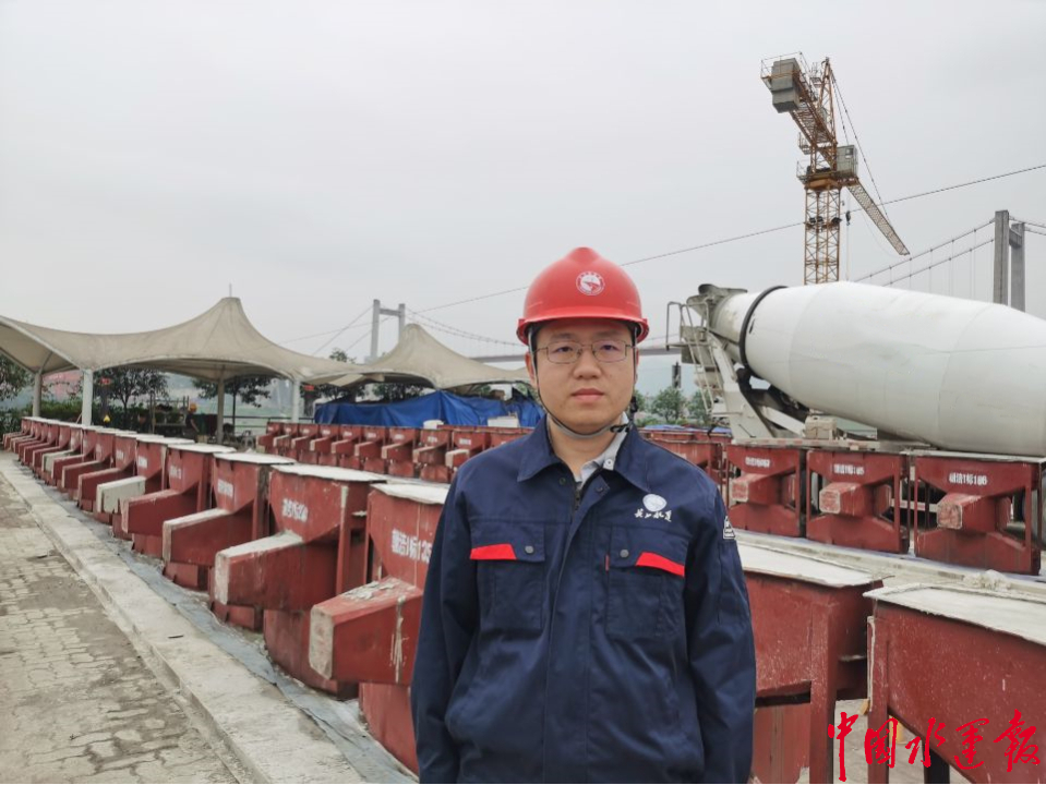 芳华020202砥砺奋进谱写时代新章记湖北五一劳动奖章获得者彭力