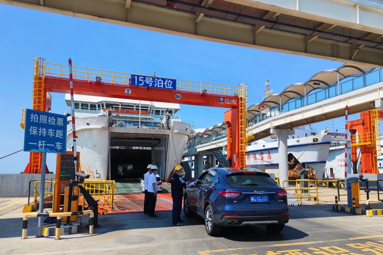 琼州海峡开通小客车过海专班端午假期首日客流平稳有序