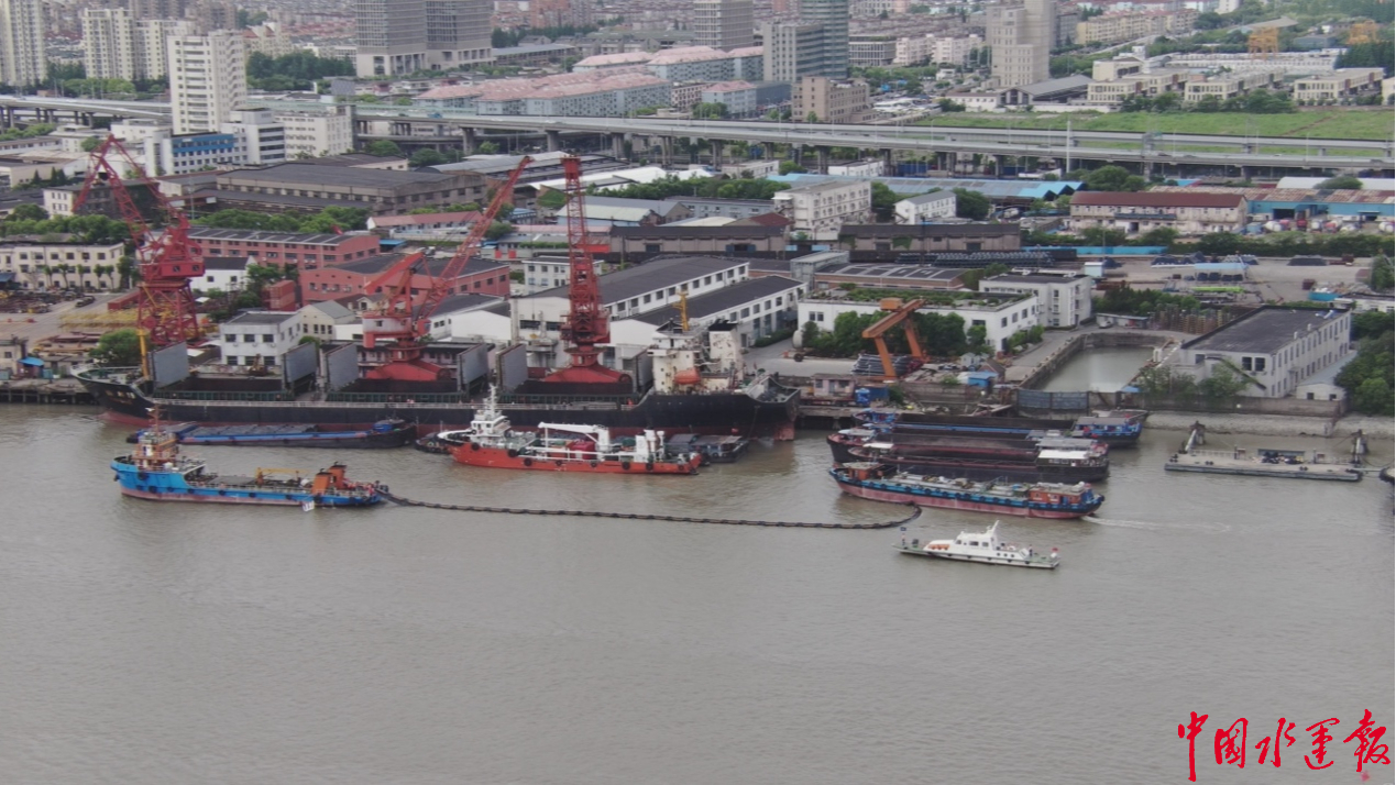 共建清洁美丽世界02黄浦江吴淞段举行船舶污染应急演练