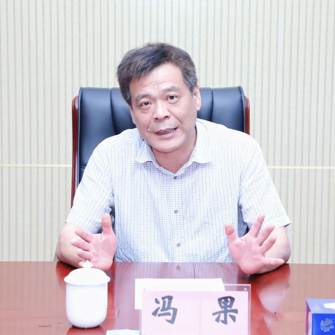 武汉海事法院党组书记,院长贾石松对冯果院长一行的到来表示欢迎.