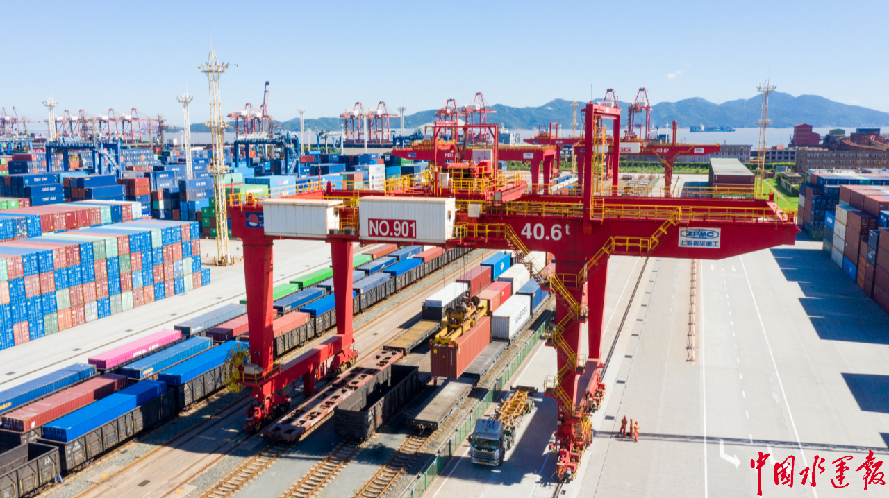 宁波舟山港海铁联运作业忙