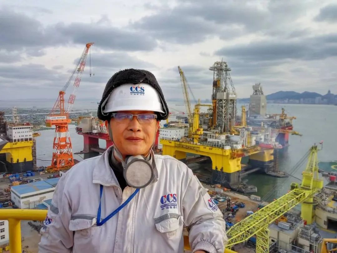 深海一号的精度把关人记中国船级社青岛分社海工验船师李军