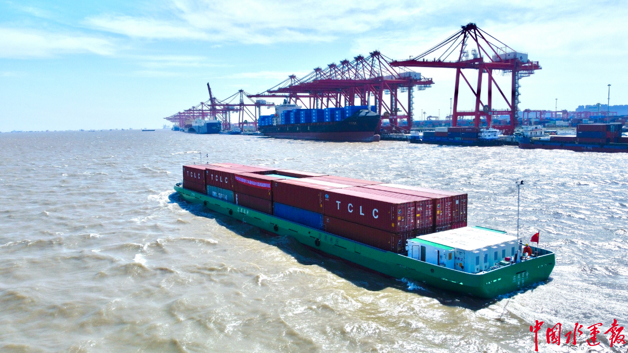 全国首艘120标箱纯电动内河集装箱船首航--中国水运网