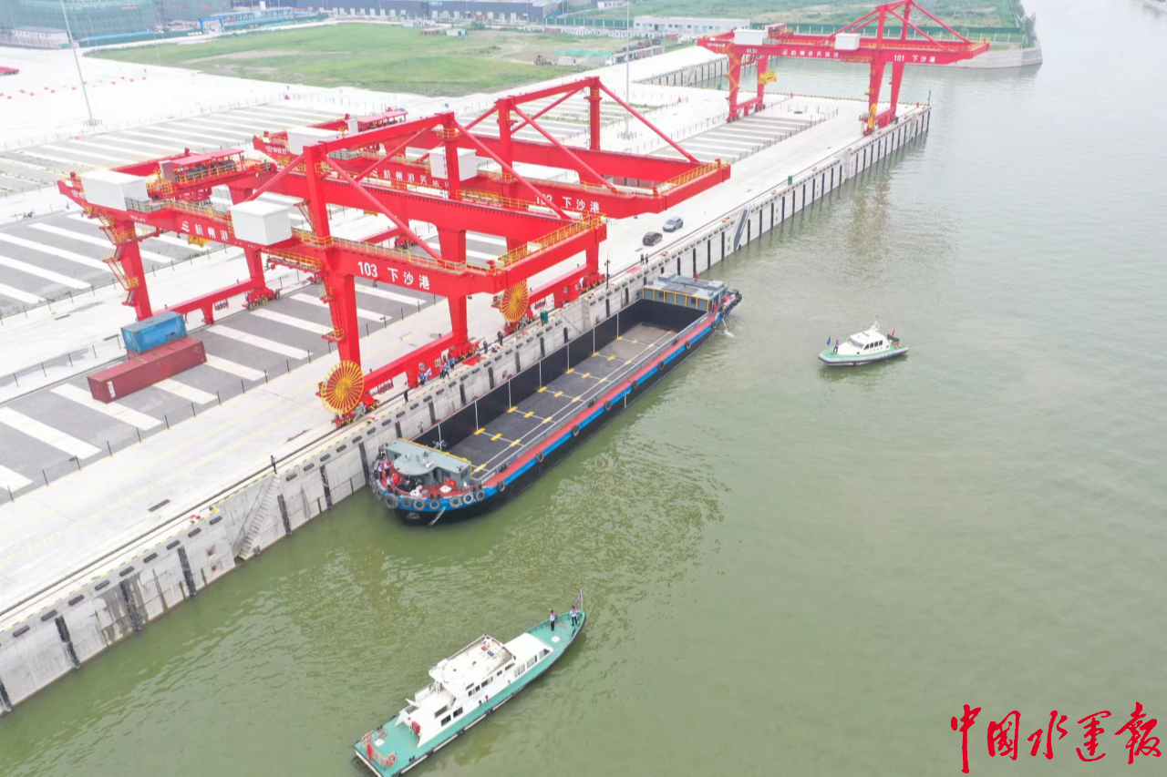 首艘集装箱船在京杭运河二通道完成试航