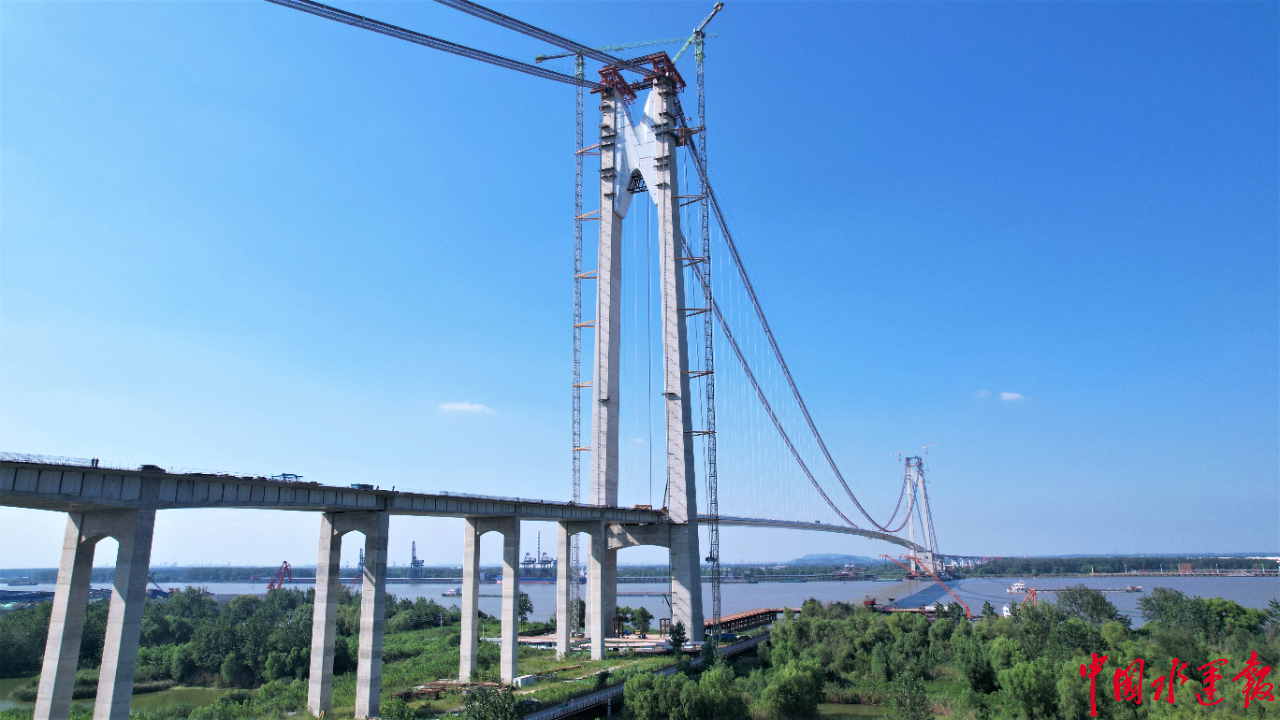 1760米国内第一大跨度单层悬索桥 南京仙新路长江大桥合龙