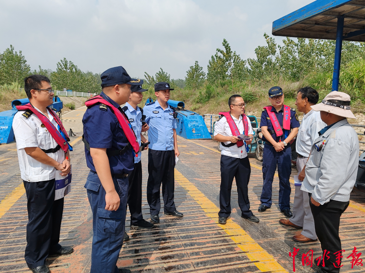 安庆海事局深入开展安徽省长江船舶污染防治条例宣贯工作