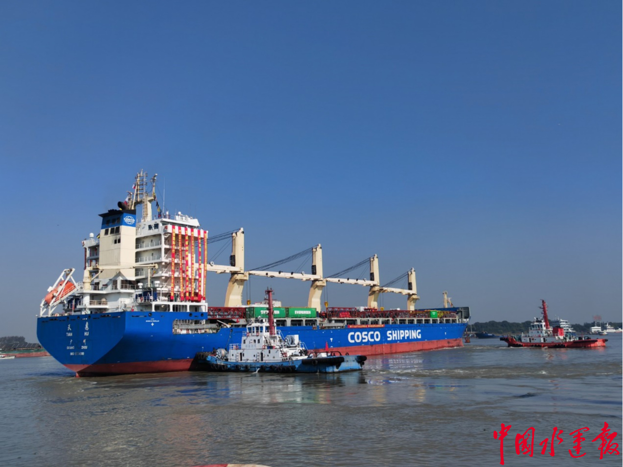 长江引航中心保障南极科考任务保障船天惠轮安全出港