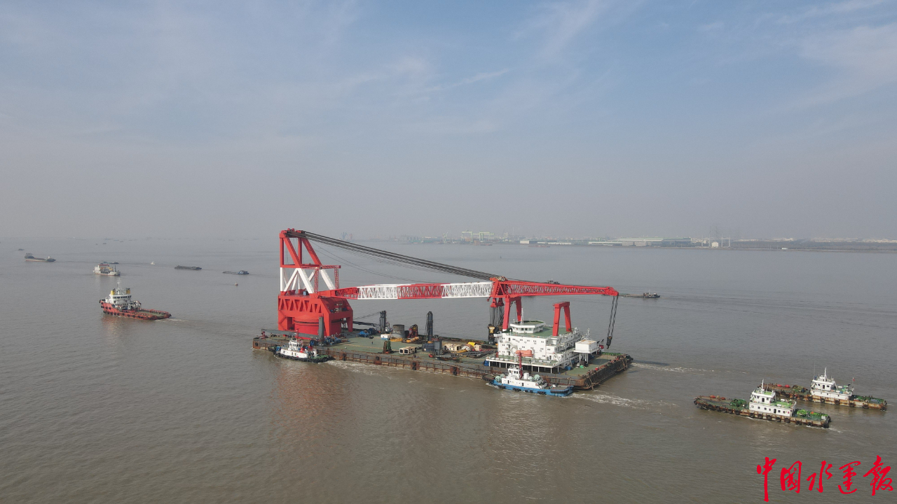 "宇航起重58"轮总船长190米,船宽59米,型深10.