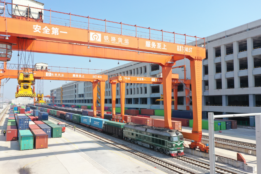 官窑南沙海铁联运出口班列首发