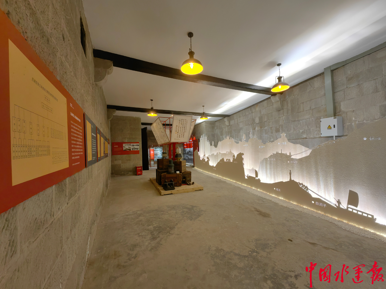 川江航道百年绞滩文化展在重庆市南滨路卜内门洋行开展