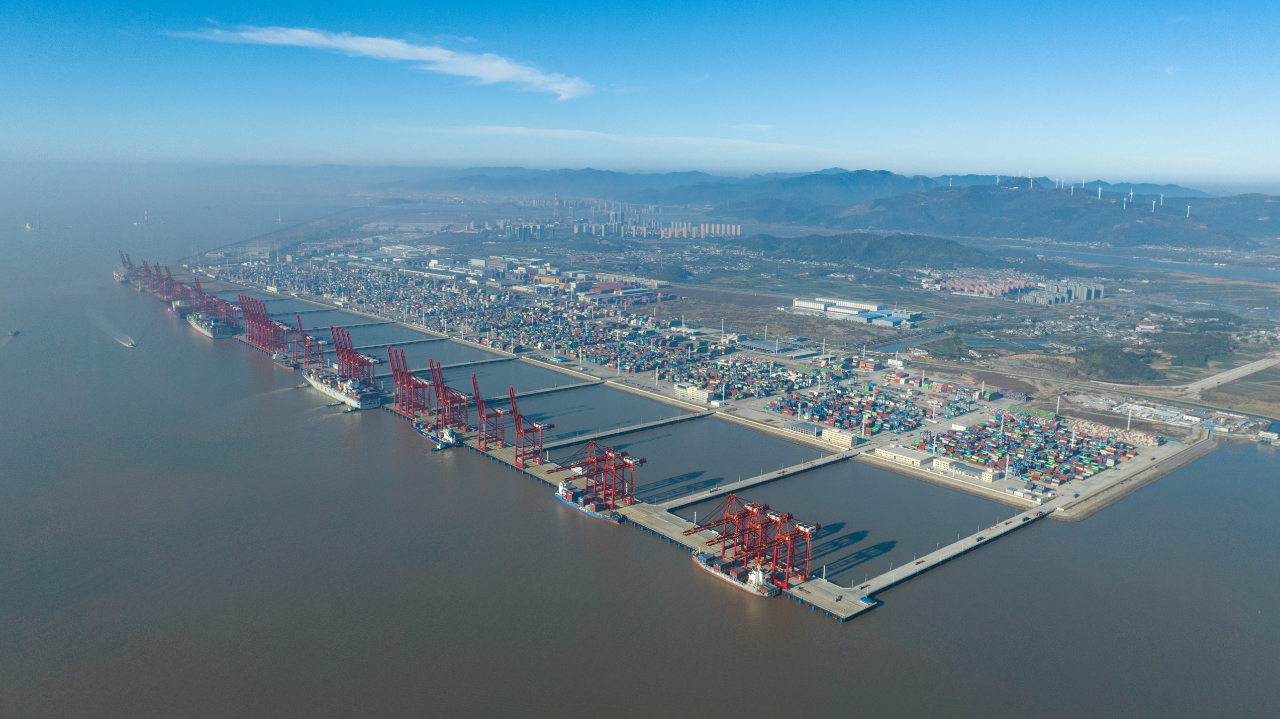 宁波舟山港第二个千万箱级集装箱泊位群全面建成