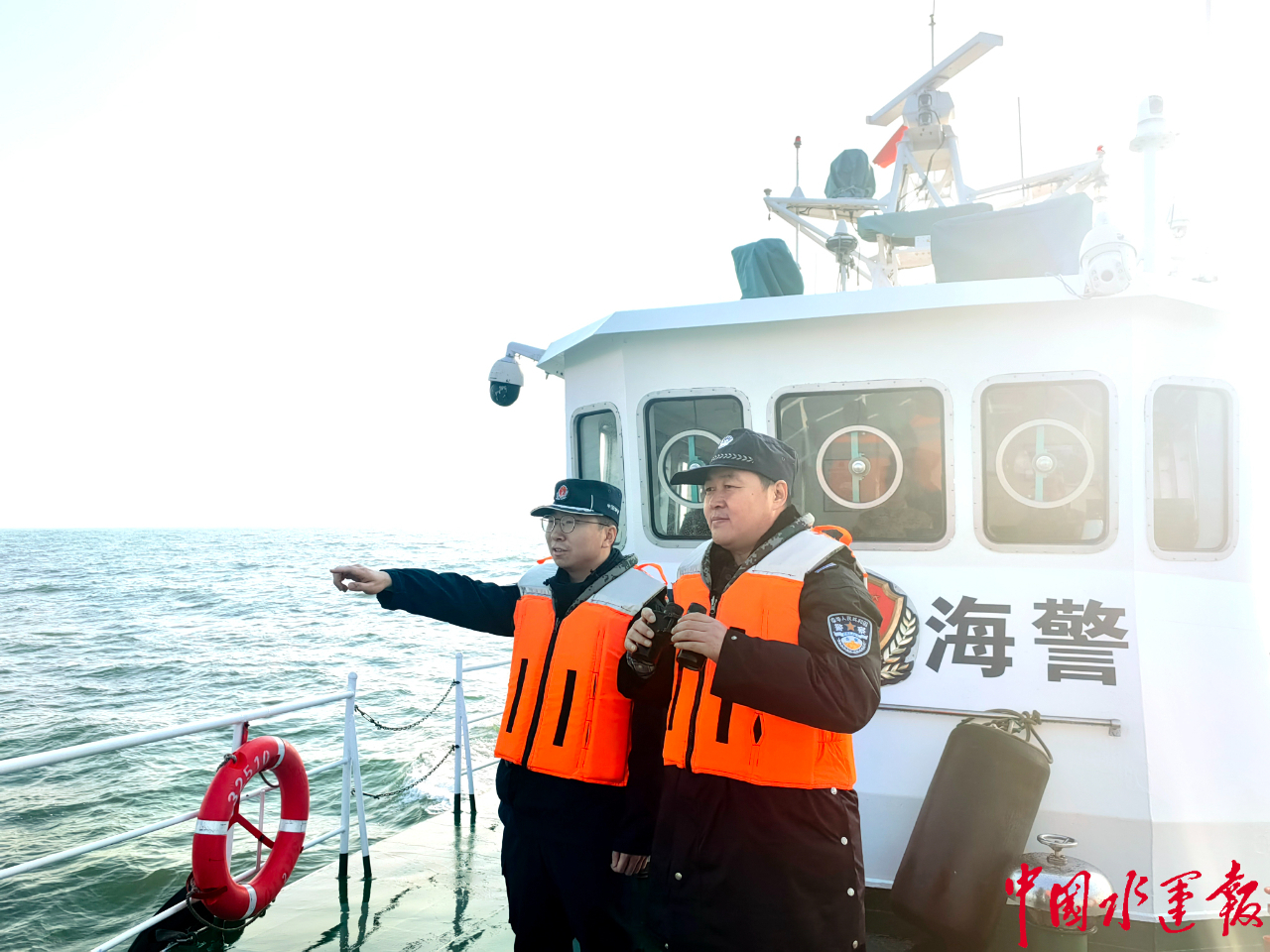 秦皇岛港航公安联合海警锚地巡航执法合力筑牢岁末年初海域反走私防线