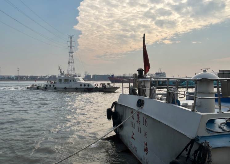 春运首日吴淞海事为人民水上安全出行保驾护航