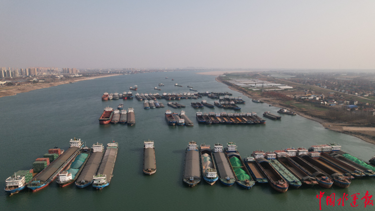 荆州海事局规范锚泊秩序确保节后枯水期安全畅通