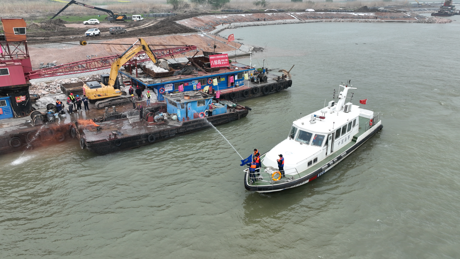 芜湖海事局荻港海事处组织长江芜湖河段整治工程联合开展综合应急演习